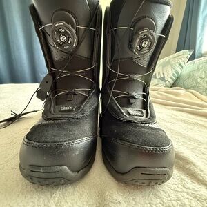 Sleek Black Winter & Snowboarding Boots